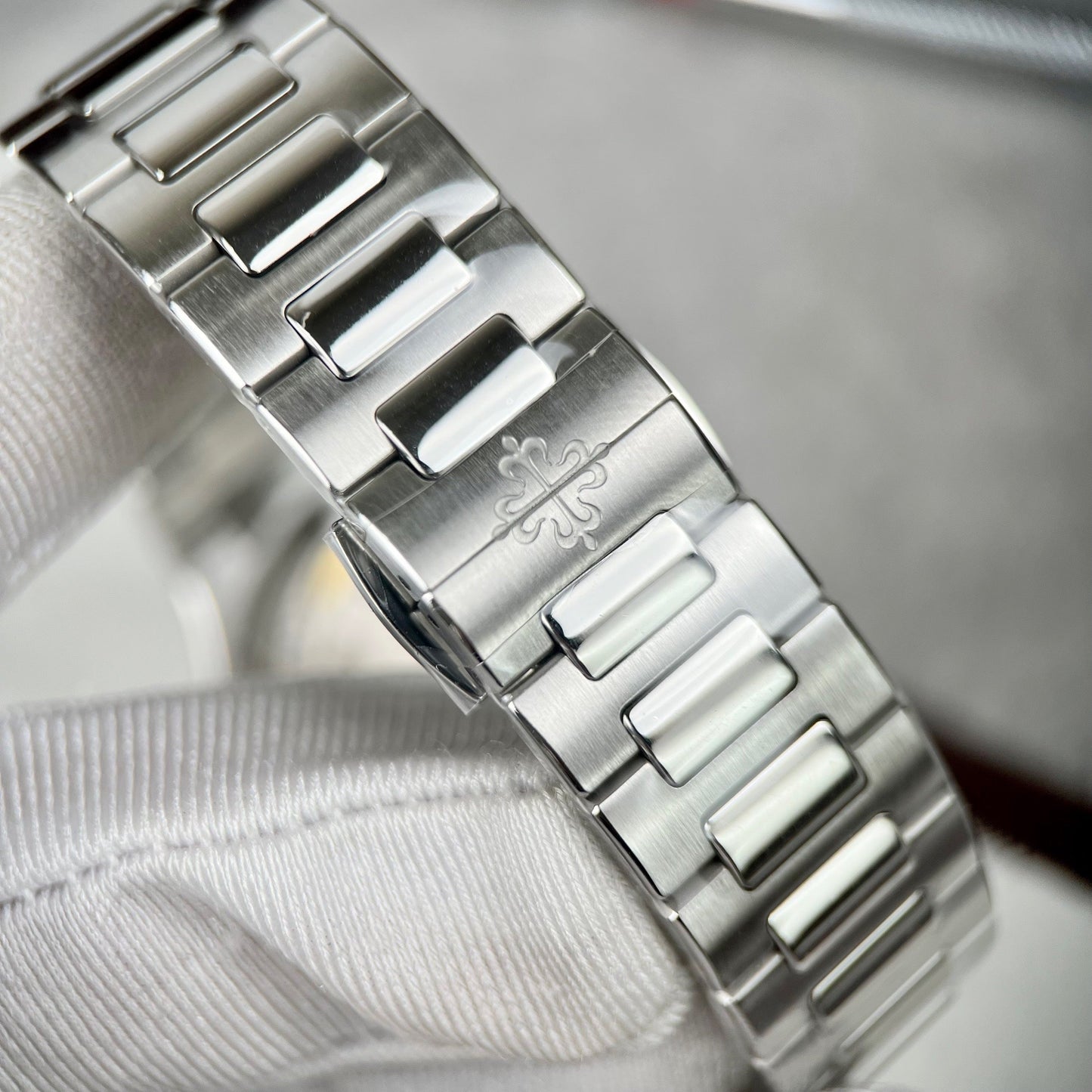 Patek Philippe Nautilus Ladies 7118/1A-011 custom stone from 3K Fabbrica acciaio inossidabile