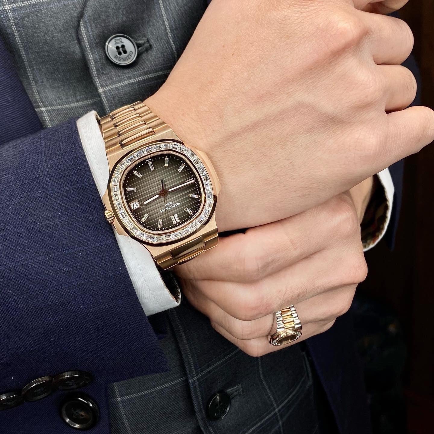 Patek Philippe Nautilus 5711/1R-001 - Oro rosa de 18 quilates envuelto y baguette de moissanita