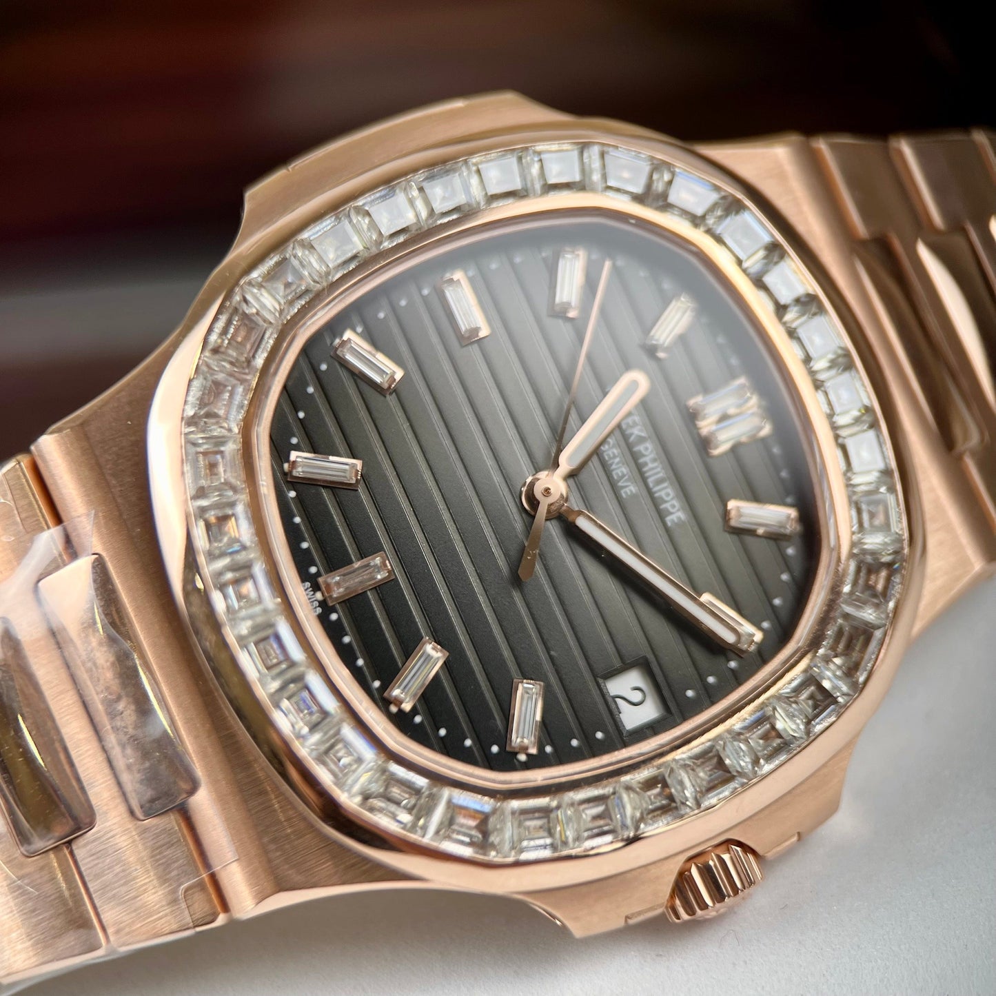 Patek Philippe Nautilus 5711/1R-001 - Oro rosa de 18 quilates envuelto y baguette de moissanita