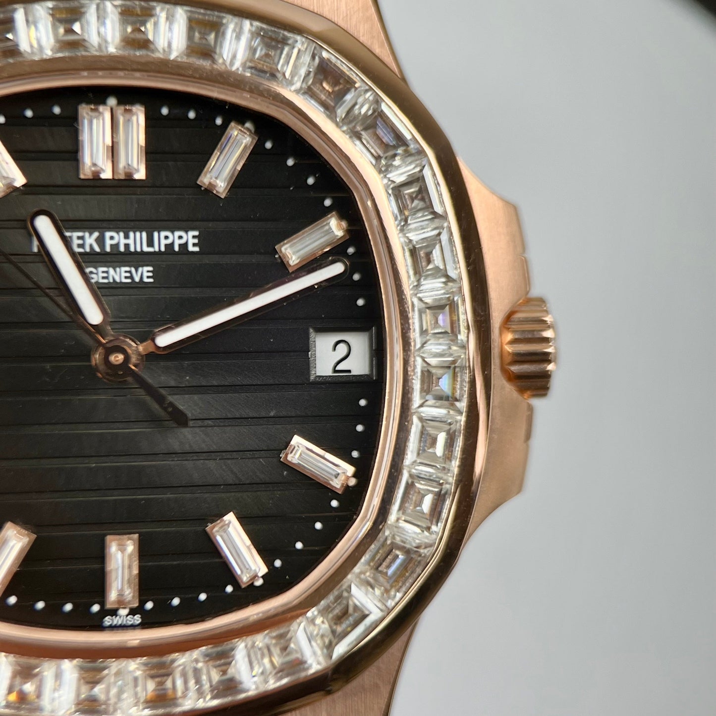 Patek Philippe Nautilus 5711/1R-001 - Oro rosa de 18 quilates envuelto y baguette de moissanita