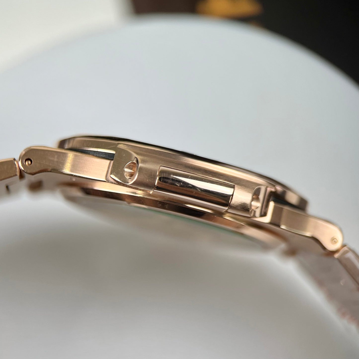 Patek Philippe Nautilus 5711/1R-001 - Oro rosa de 18 quilates envuelto y baguette de moissanita