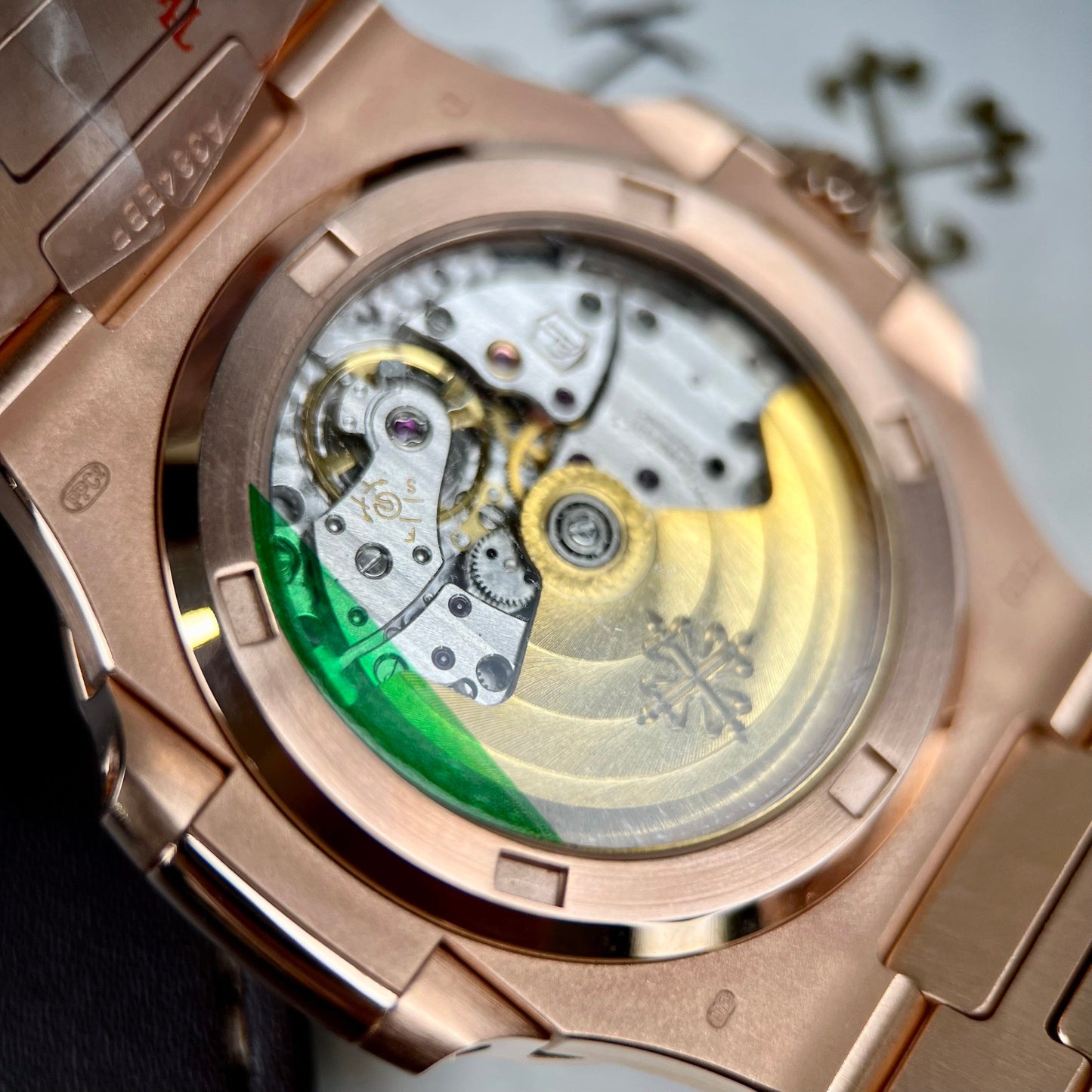 Patek Philippe Nautilus 5711/1R-001 - Oro rosa de 18 quilates envuelto y baguette de moissanita