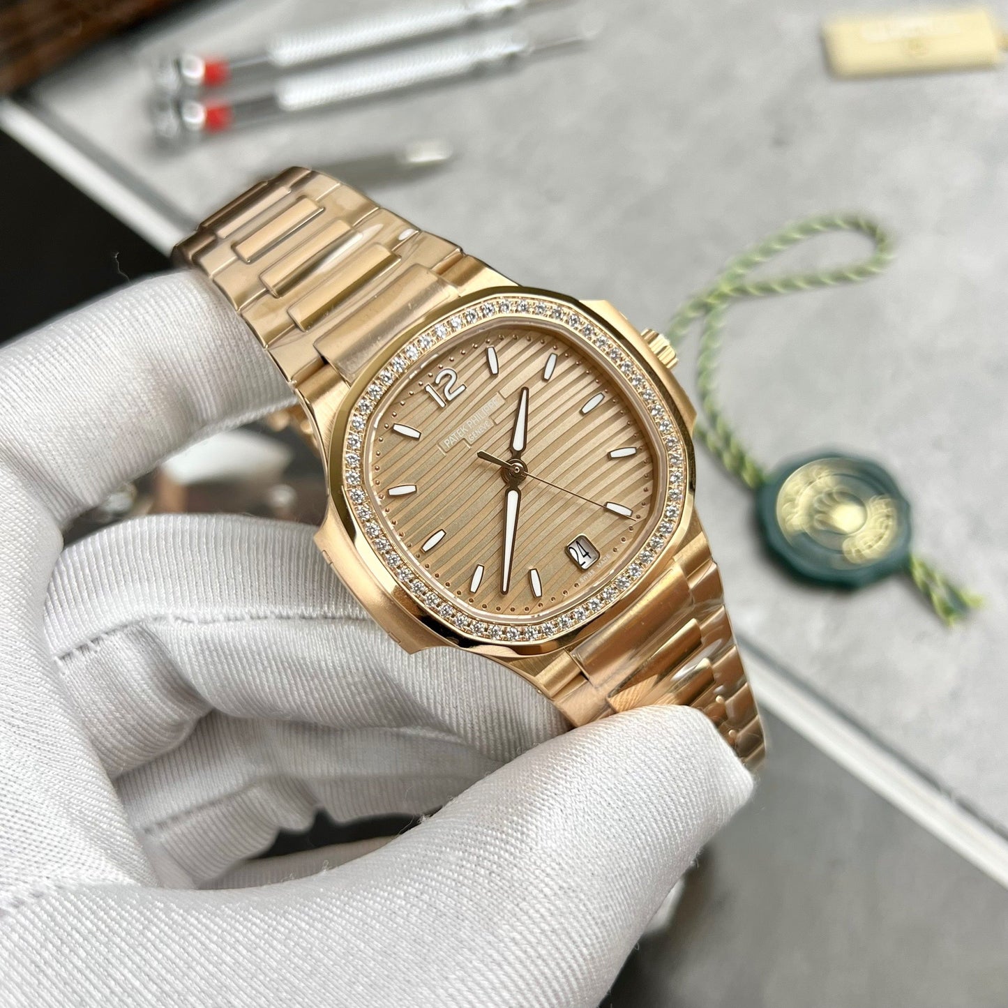 Patek Philippe Nautilus 7118/1R-010 Oro de 18k relleno de la Fabbrica 3k con cuadrante amarillo