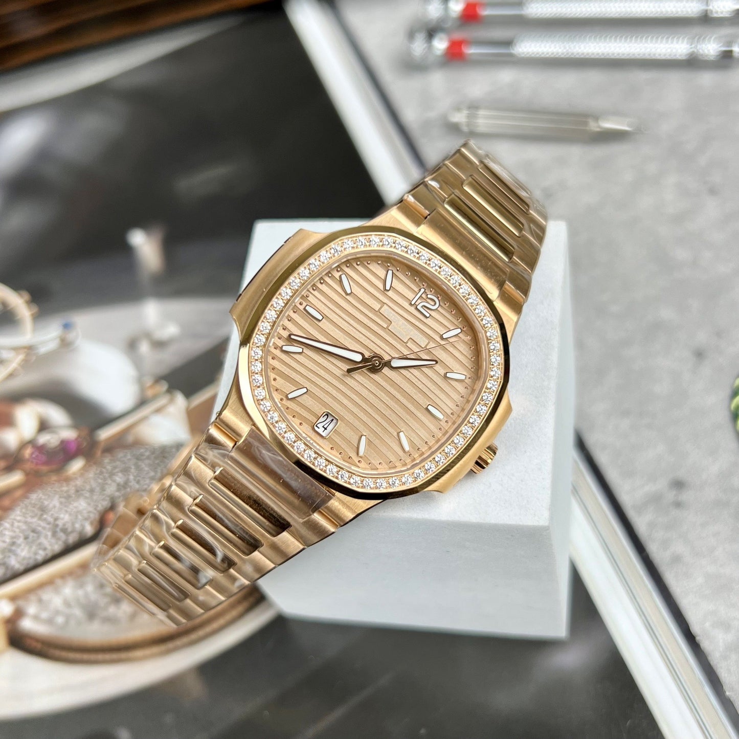 Patek Philippe Nautilus 7118/1R-010 Oro de 18k relleno de la Fabbrica 3k con cuadrante amarillo