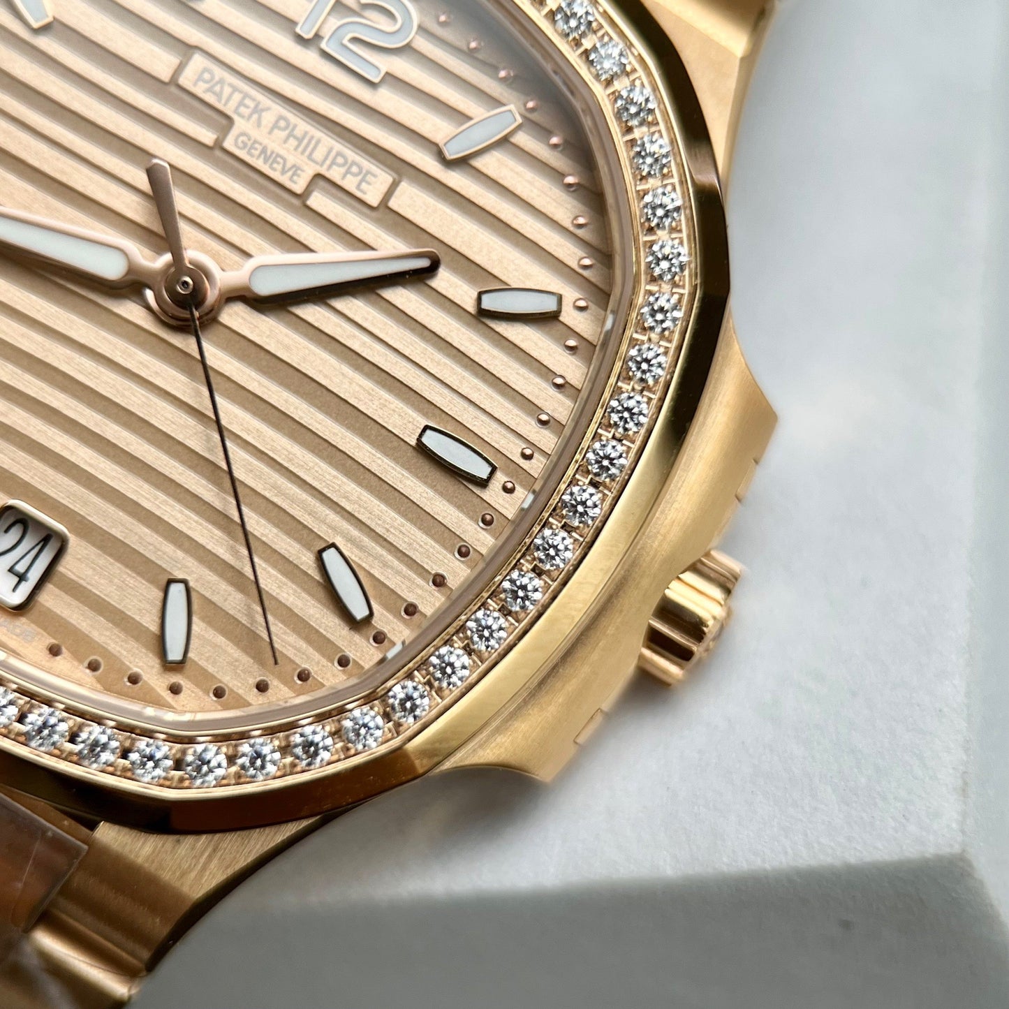 Patek Philippe Nautilus 7118/1R-010 Oro de 18k relleno de la Fabbrica 3k con cuadrante amarillo