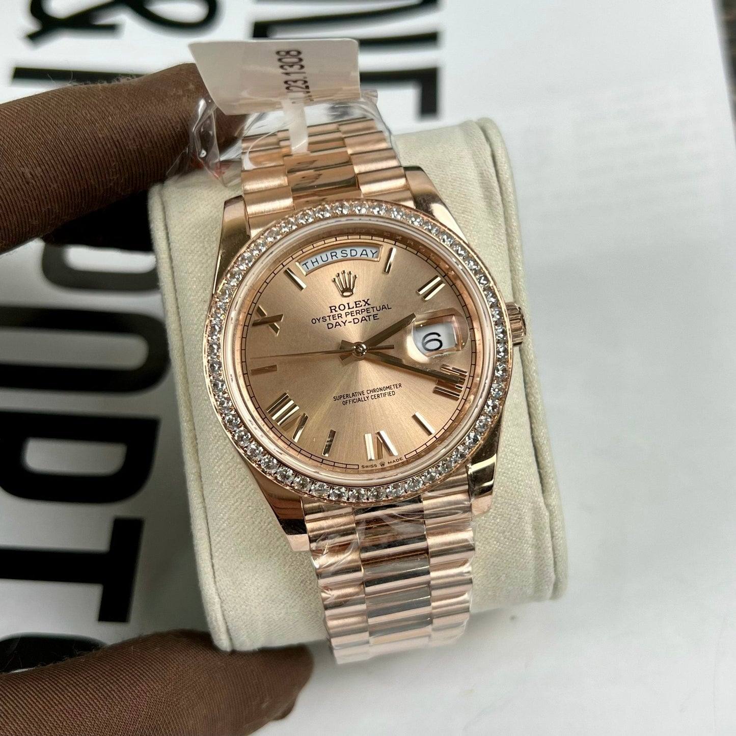 Rolex Oyster Day-Date 40mm 228235 coated 18k Rosa Oro Best 1:1 Edizione 130 gram moissanite lunetta