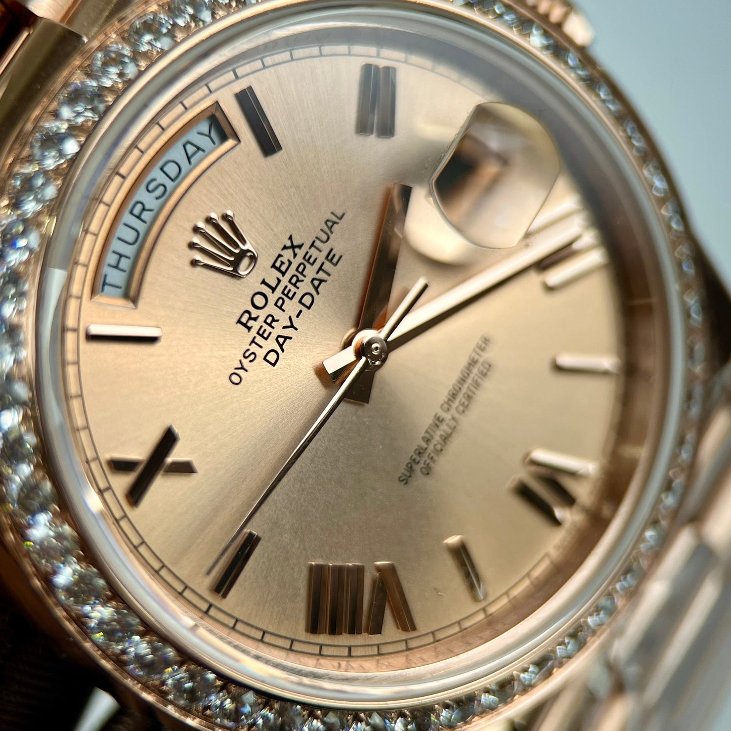 Rolex Oyster Day-Date 40mm 228235 coated 18k Rosa Oro Best 1:1 Edizione 130 gram moissanite lunetta