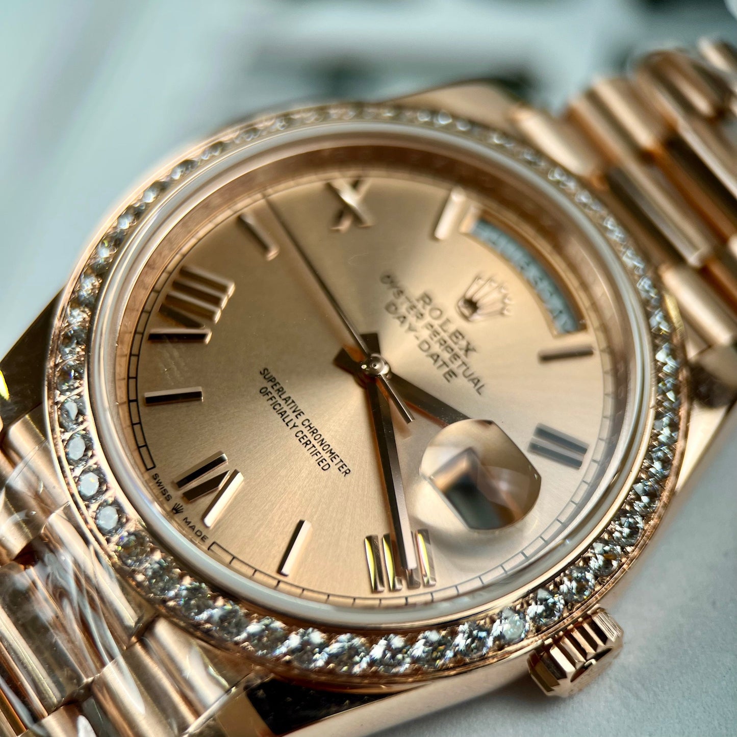 Rolex Oyster Day-Date 40mm 228235 coated 18k Rosa Oro Best 1:1 Edizione 130 gram moissanite lunetta