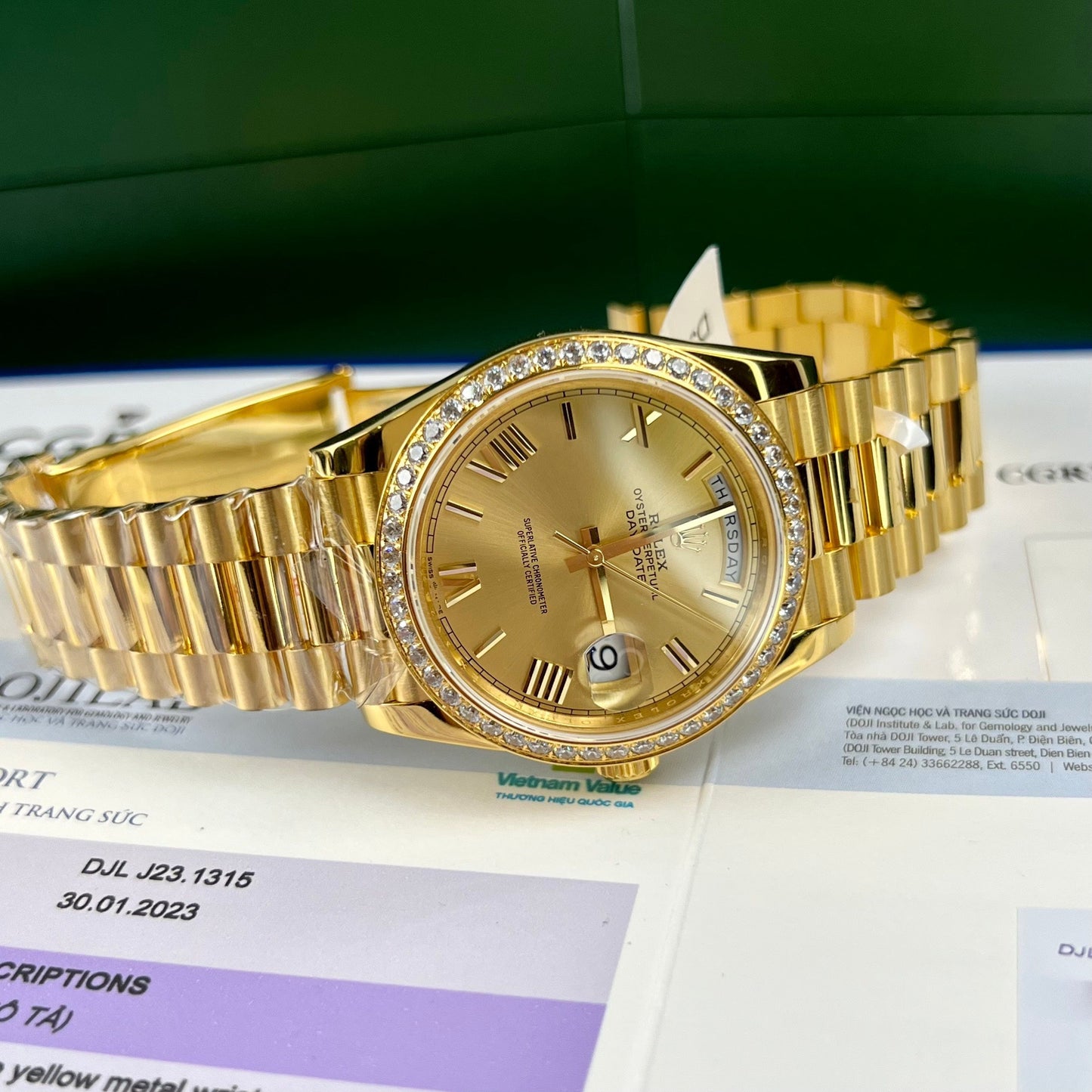 Rolex Day-Date 40mm 228238-0006 coated 18k yellow Oro Best 1:1 Edizione moissanite lunetta