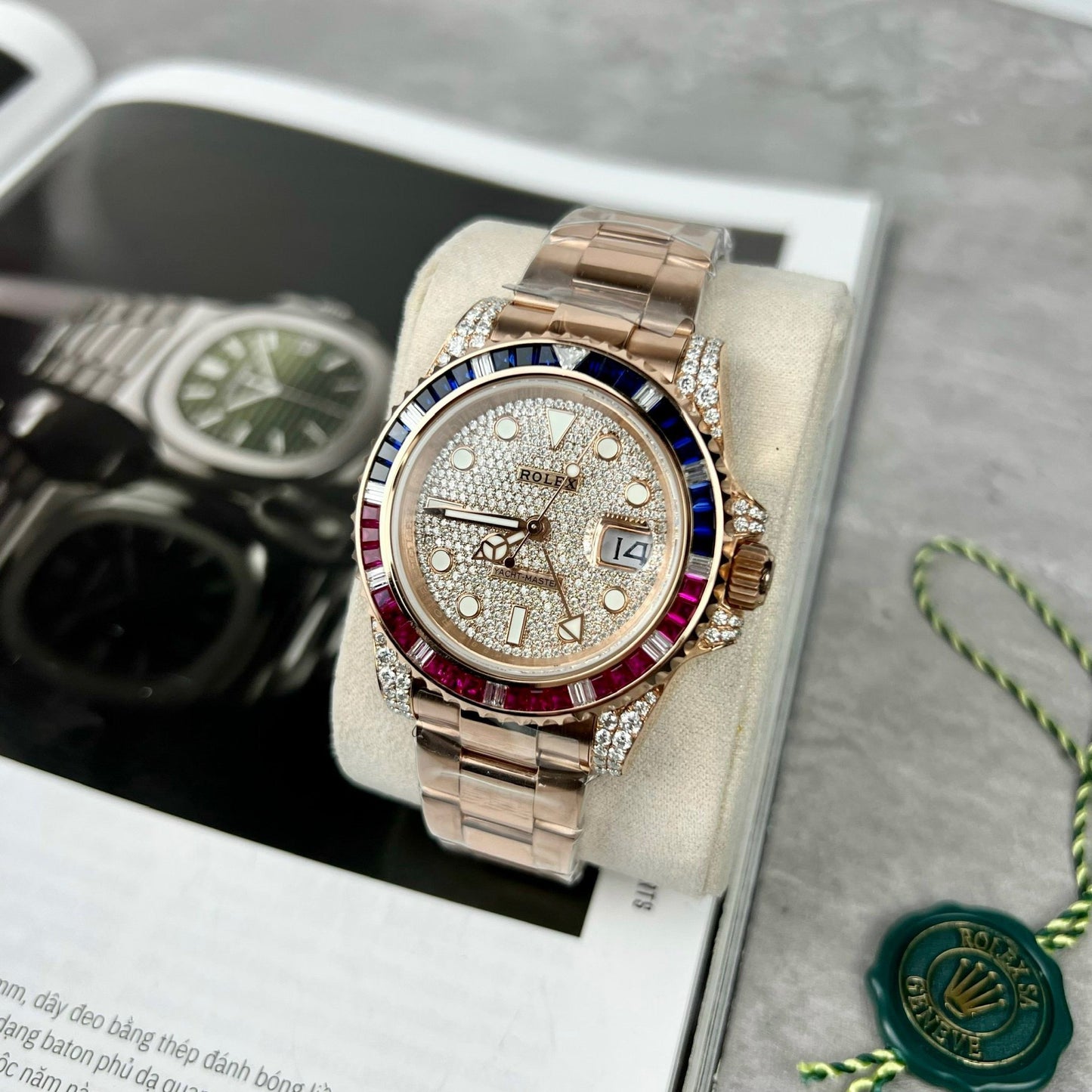 Rolex GMT-Master II 126755 SARU-DIAO Best 1:1 Edizione Ruby Stone and Moissanite 18k Oro