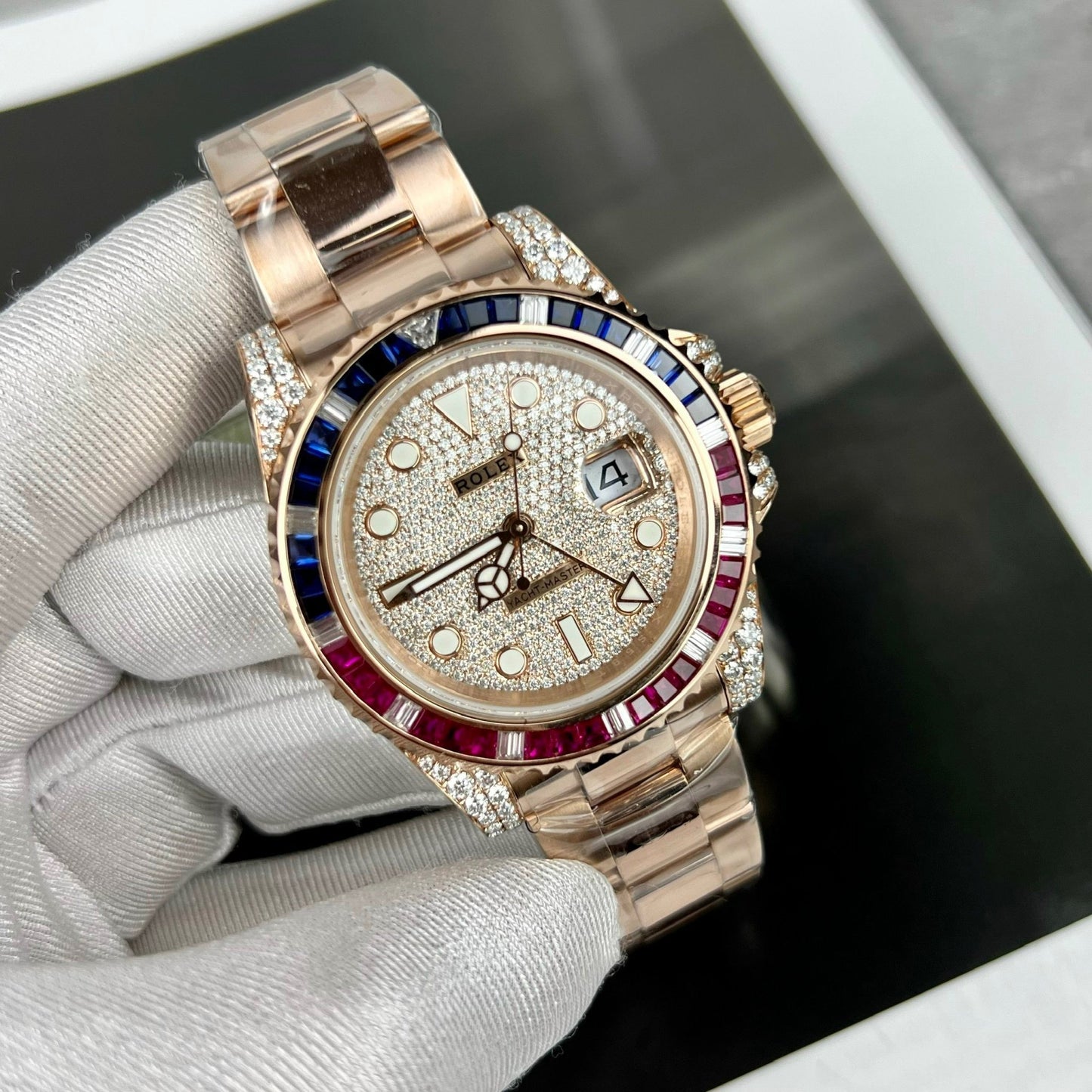 Rolex GMT-Master II 126755 SARU-DIAO Best 1:1 Edizione Ruby Stone and Moissanite 18k Oro