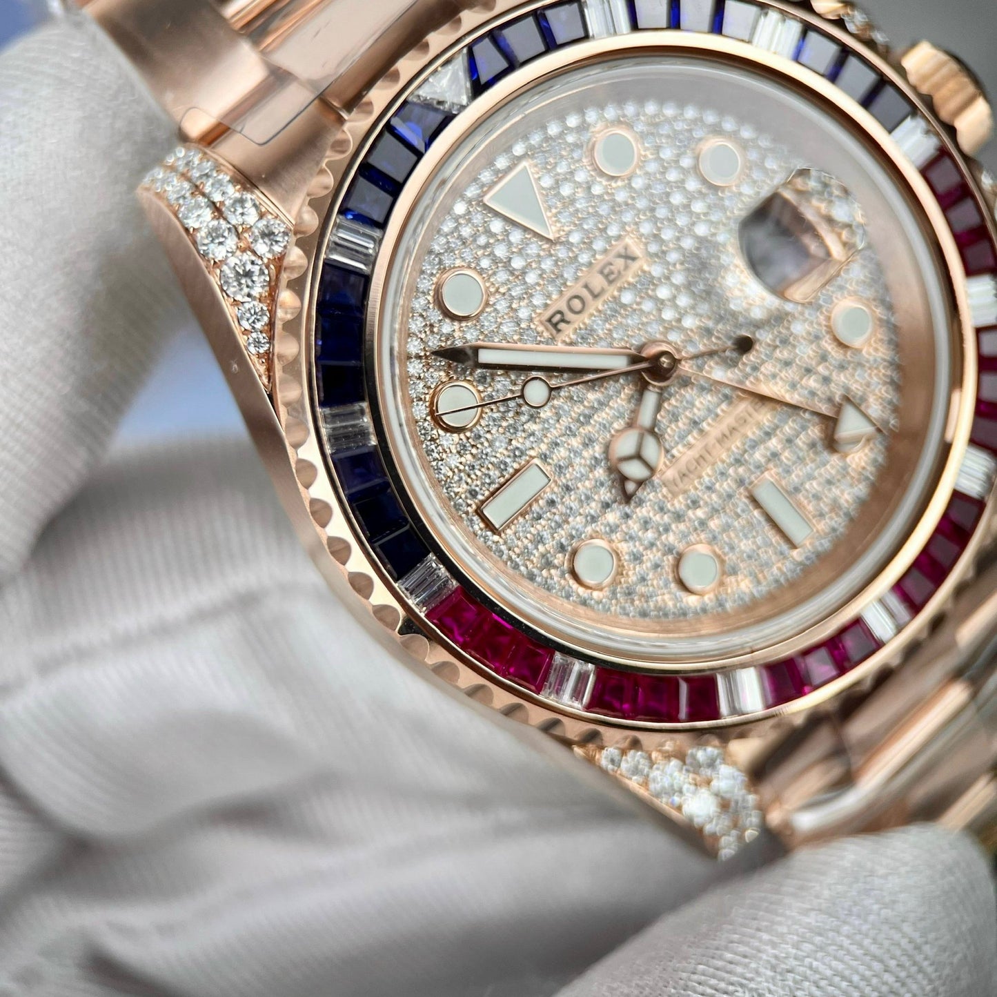 Rolex GMT-Master II 126755 SARU-DIAO Best 1:1 Edizione Ruby Stone and Moissanite 18k Oro