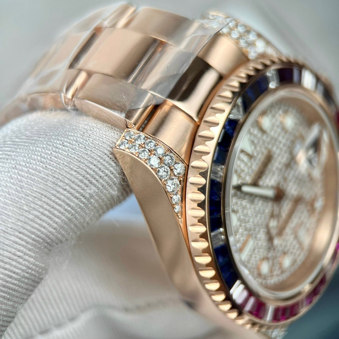 Rolex GMT-Master II 126755 SARU-DIAO Best 1:1 Edizione Ruby Stone and Moissanite 18k Oro