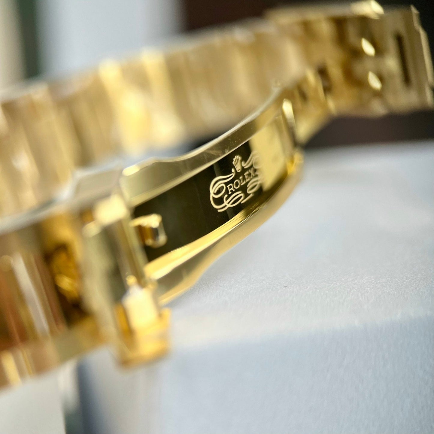 replica Rolex Cosmograph Daytona 40mm Yellow Oro Mother of Pearl Diamond quadrante 116528