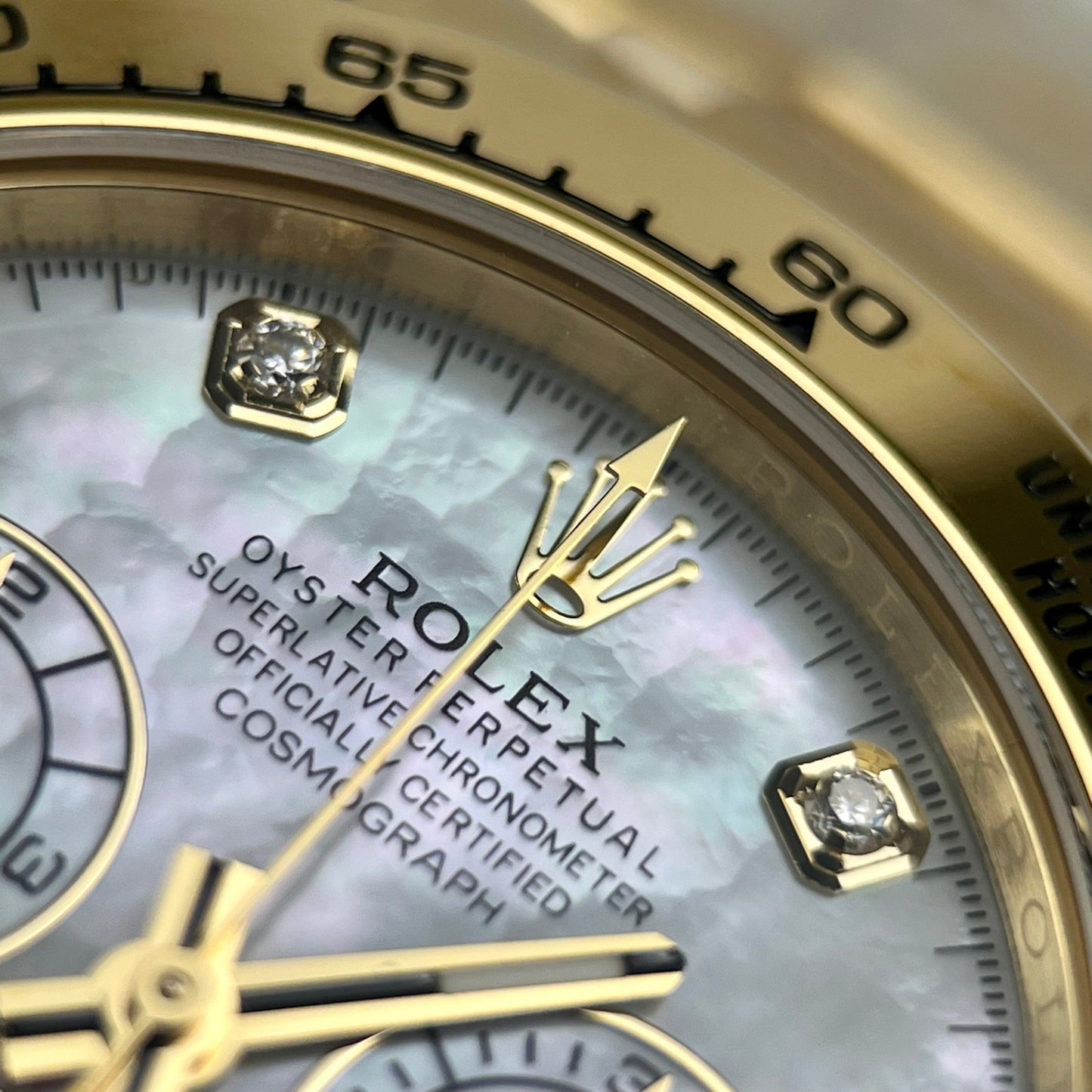 replica Rolex Cosmograph Daytona 40mm Yellow Oro Mother of Pearl Diamond quadrante 116528