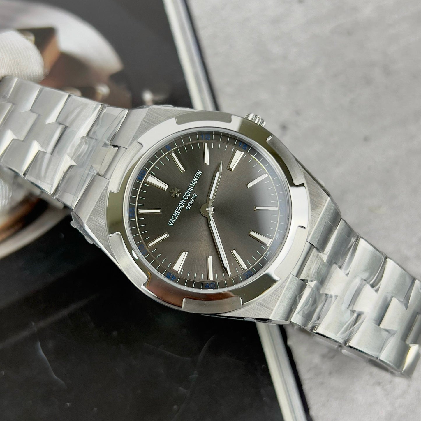 Vacheron Constantin Overseas 2000V/120G-B122 1:1 Best Edition XF Fabbrica Gray Dial Newest Version
