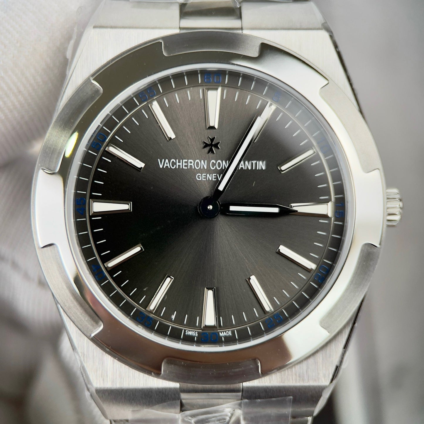 Vacheron Constantin Overseas 2000V/120G-B122 1:1 Best Edition XF Fabbrica Gray Dial Newest Version