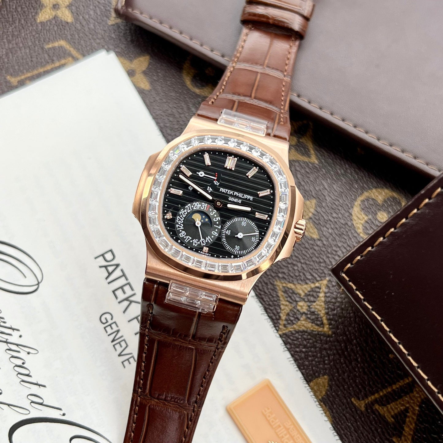 Patek Philippe Nautilus 5724R-001 GR Fabbrica 1:1 edizione migliore quadrante nero Rosa Oro e pedra