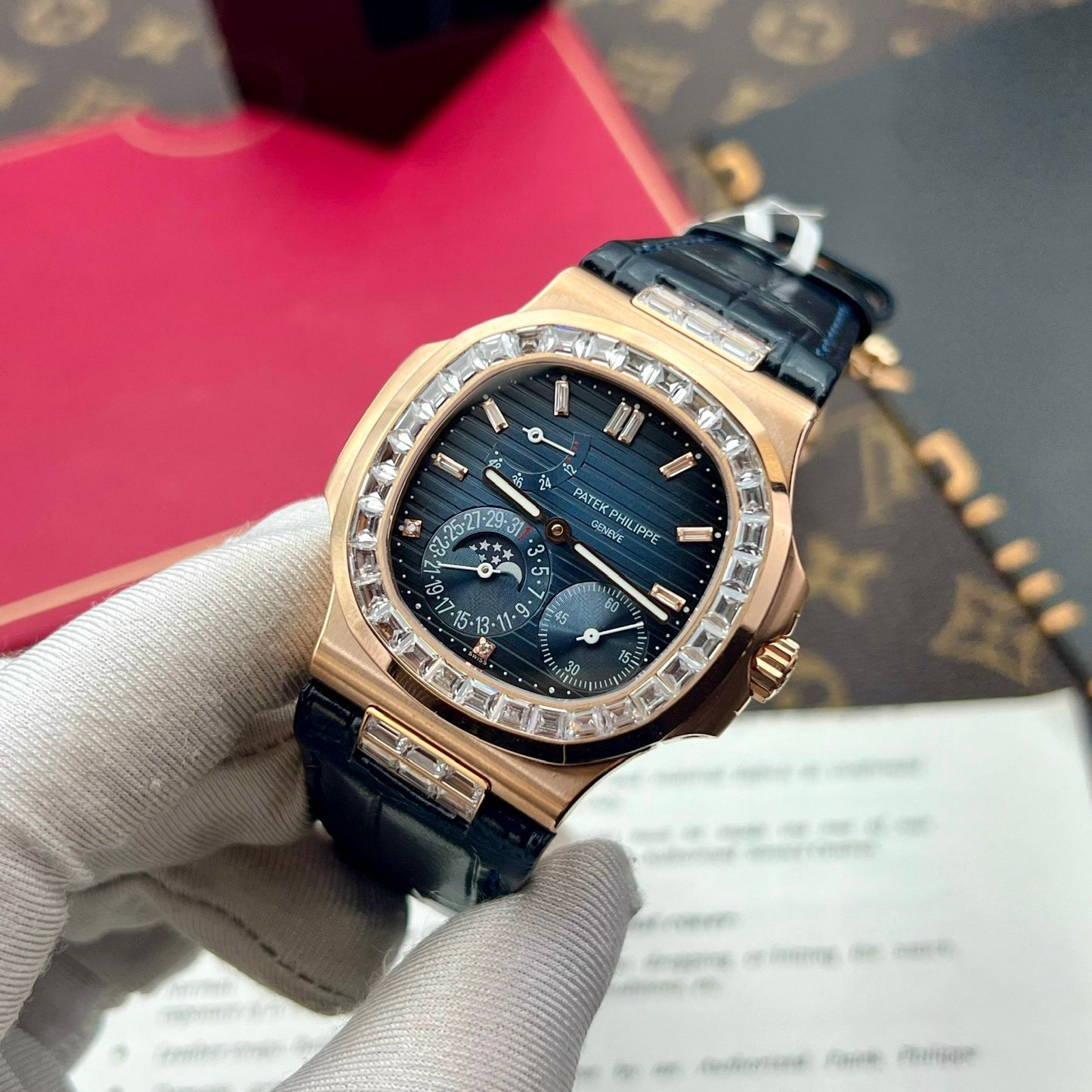Patek Philippe Nautilus 5724R  1:1 edizione migliore quadrante blu custom 18k and moissanite