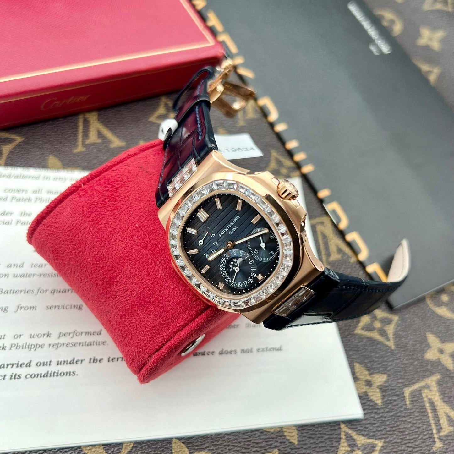 Patek Philippe Nautilus 5724R  1:1 edizione migliore quadrante blu custom 18k and moissanite