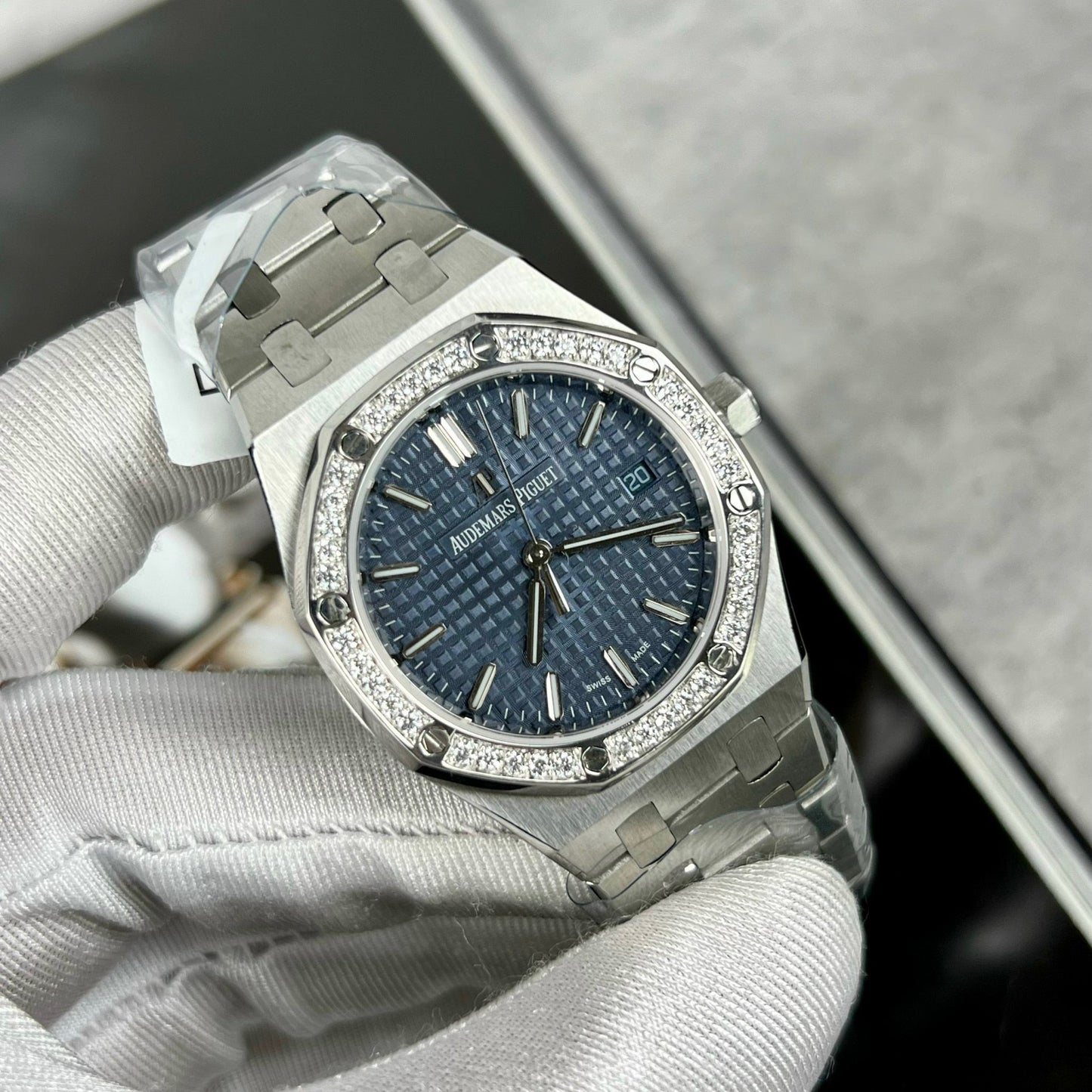 Audemars Piguet Royal Oak 67651IP.ZZ.1261IP.01 1:1 Best Edition ZF Fabbrica Blue Dial Moissanite bezel
