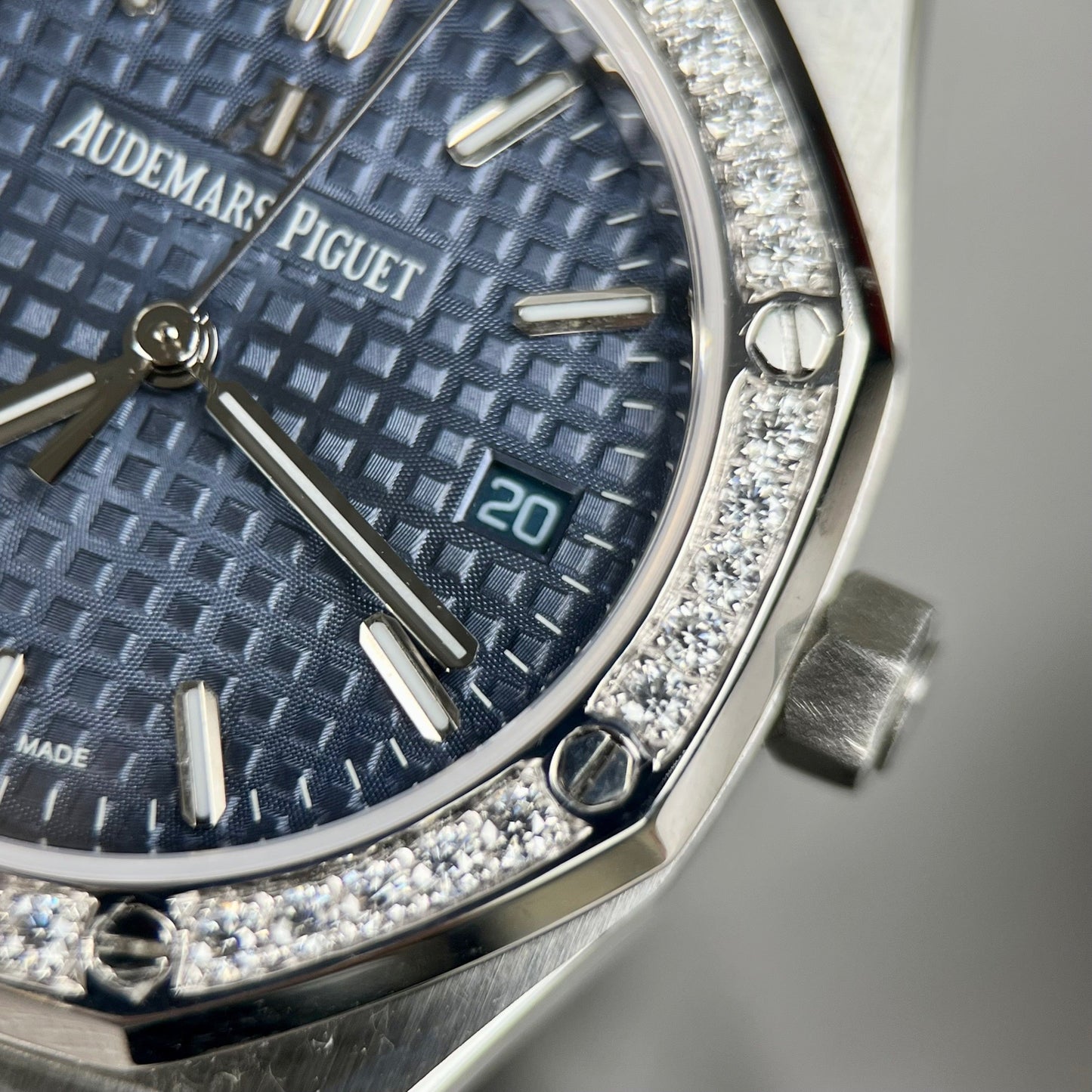 Audemars Piguet Royal Oak 67651IP.ZZ.1261IP.01 1:1 Best Edition ZF Fabbrica Blue Dial Moissanite bezel