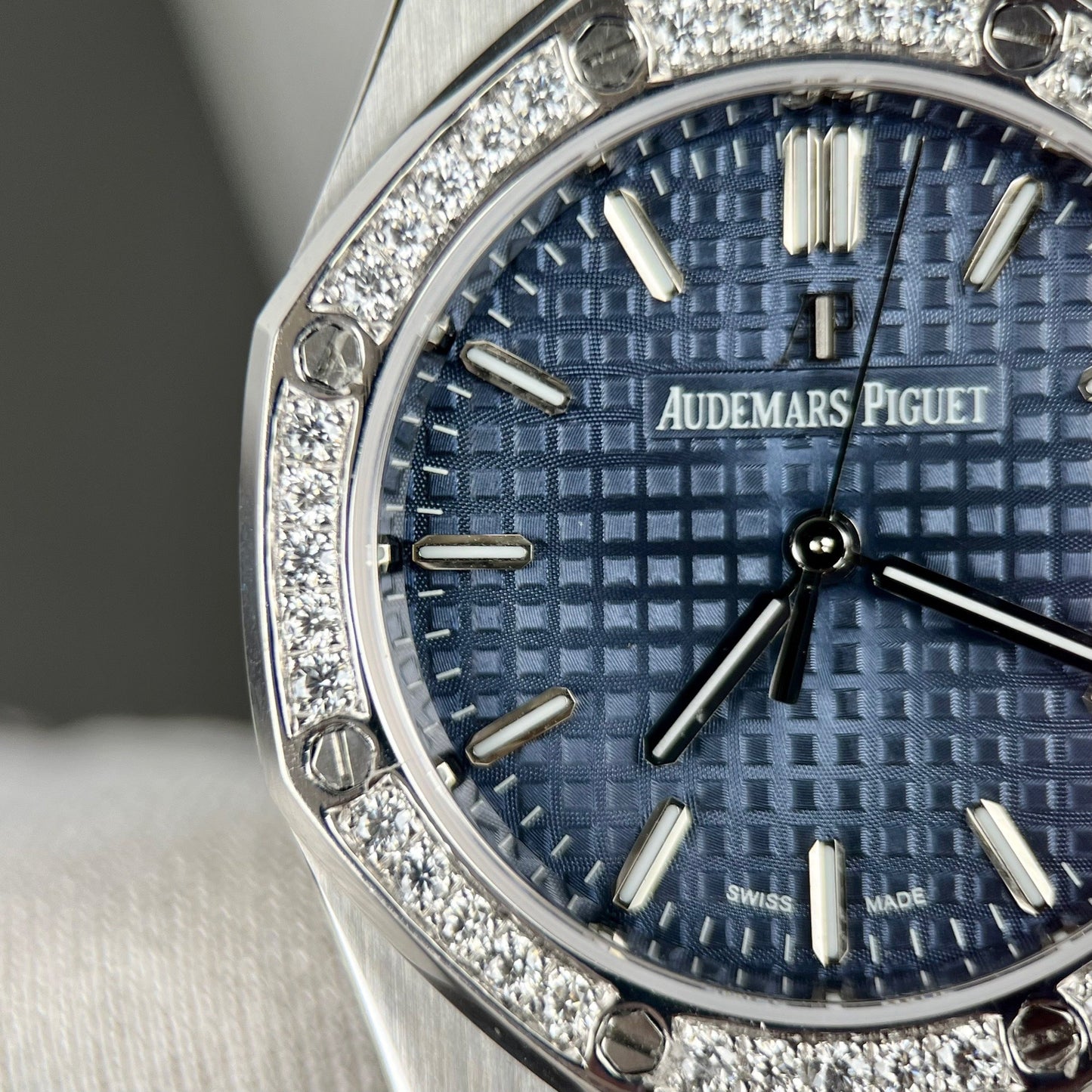 Audemars Piguet Royal Oak 67651IP.ZZ.1261IP.01 1:1 Best Edition ZF Fabbrica Blue Dial Moissanite bezel