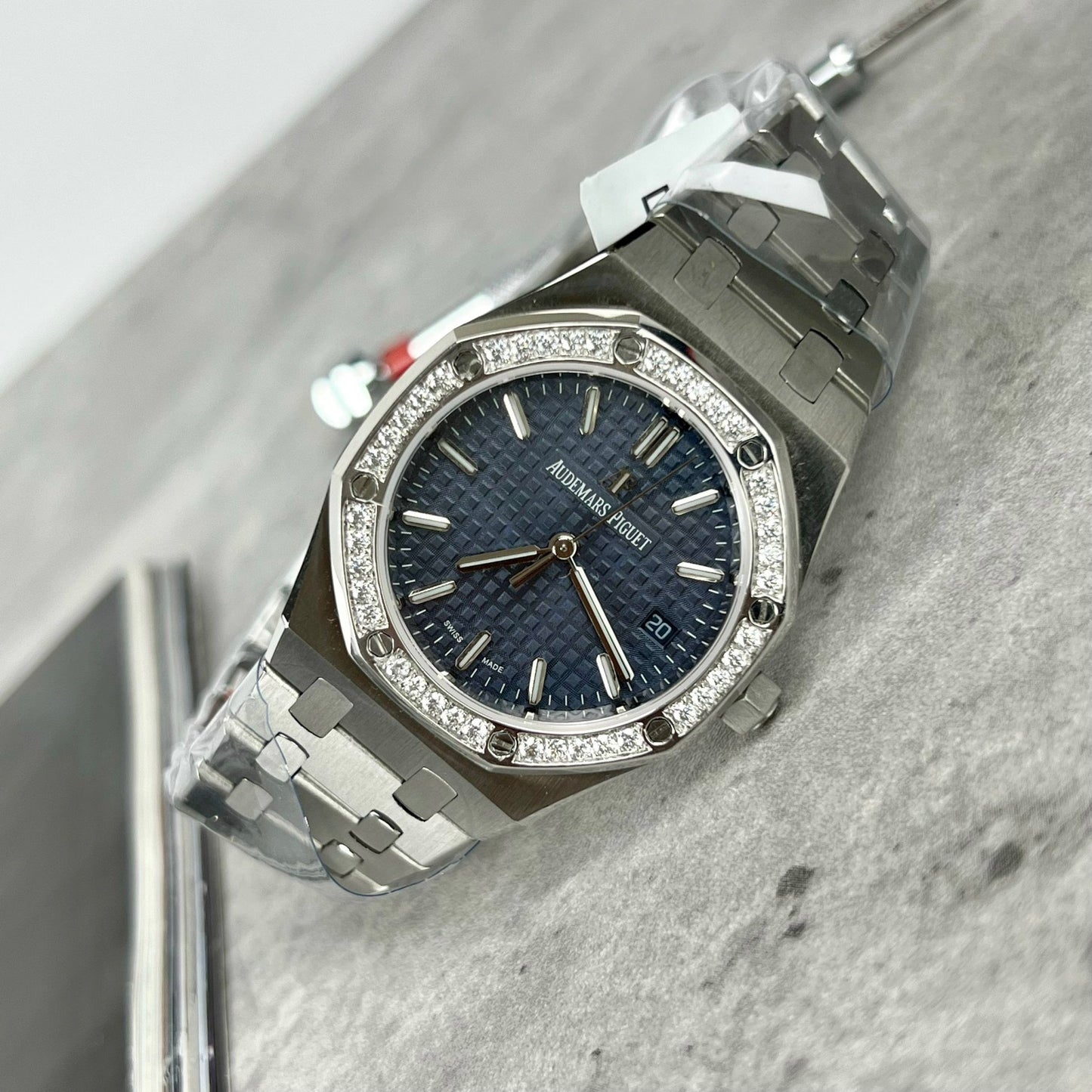 Audemars Piguet Royal Oak 67651IP.ZZ.1261IP.01 1:1 Best Edition ZF Fabbrica Blue Dial Moissanite bezel