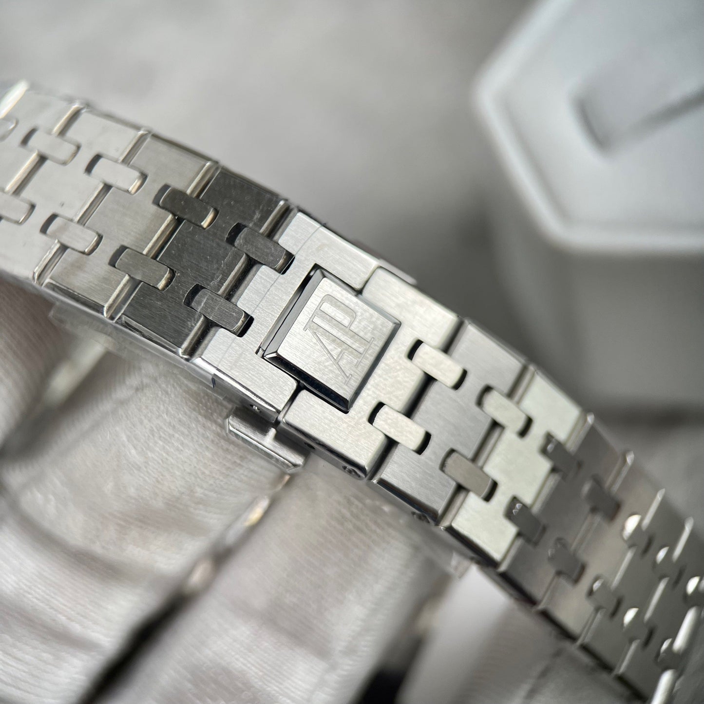 Audemars Piguet Royal Oak 67651IP.ZZ.1261IP.01 1:1 Best Edition ZF Fabbrica Blue Dial Moissanite bezel