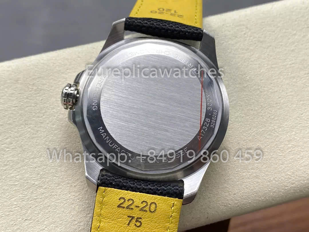 Breitling Avenger Automatic GMT 44 BLS Fabbrica 1:1 Best Clone Grigio quadrante Red Pointer